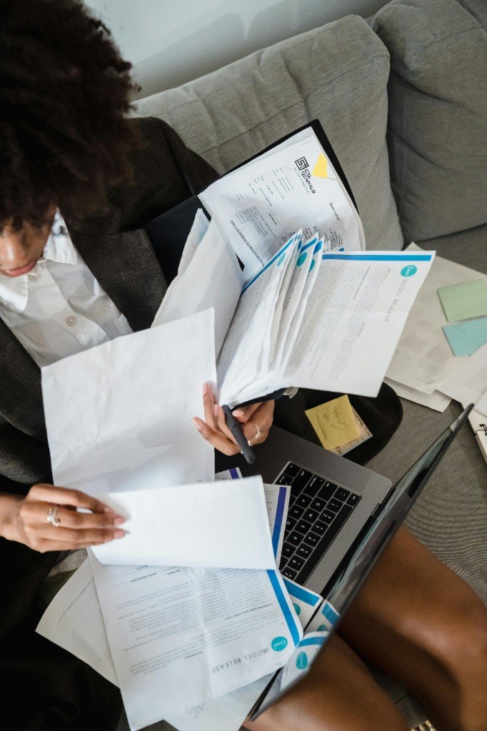 Analyse de documents et données sur ordinateur portable